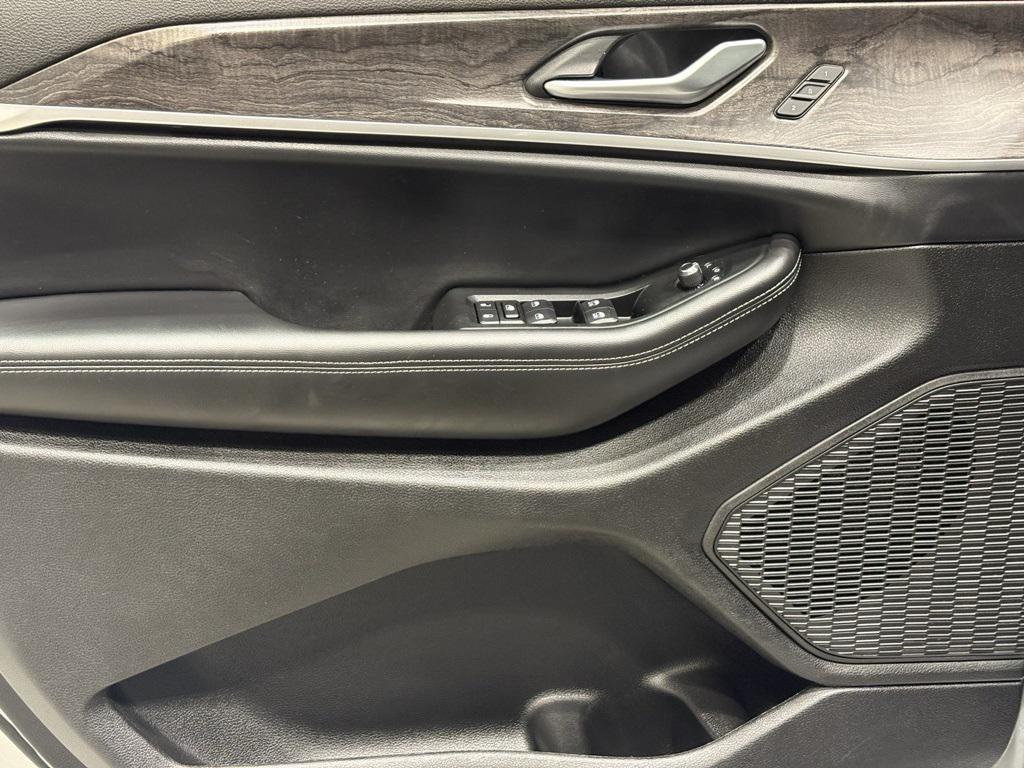 used 2024 Jeep Grand Cherokee L car, priced at $33,327