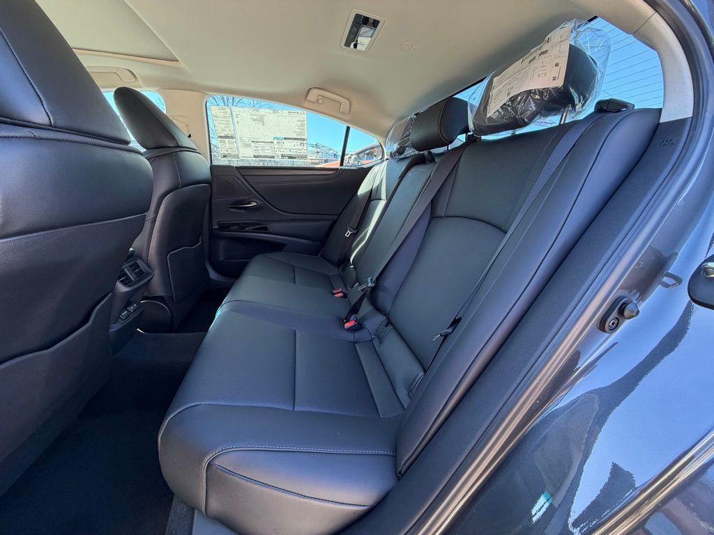 new 2025 Lexus ES 350 car, priced at $50,807