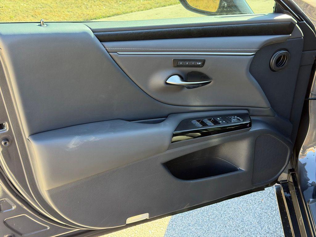 new 2025 Lexus ES 350 car, priced at $50,807
