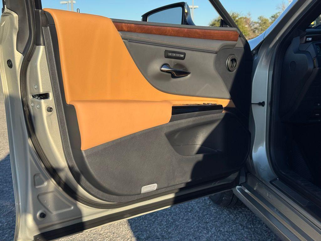 new 2025 Lexus ES 350 car, priced at $50,307