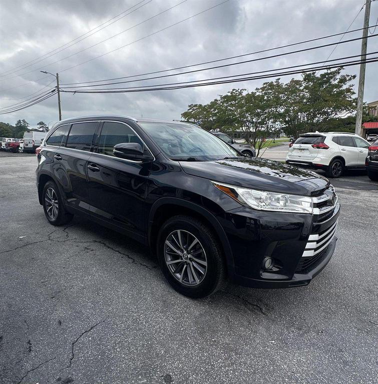 2019 Black Toyota Highlander