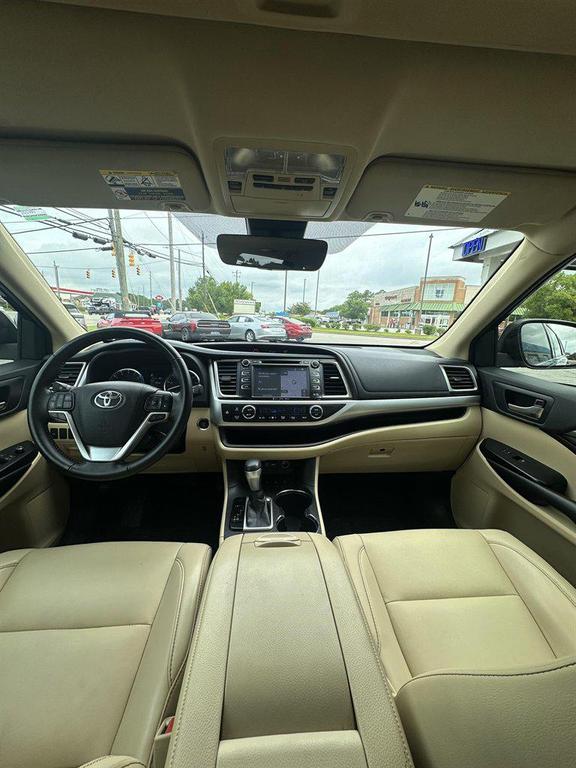 2019 Black Toyota Highlander