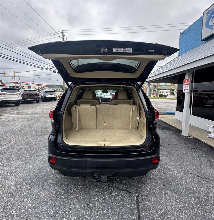 2019 Black Toyota Highlander