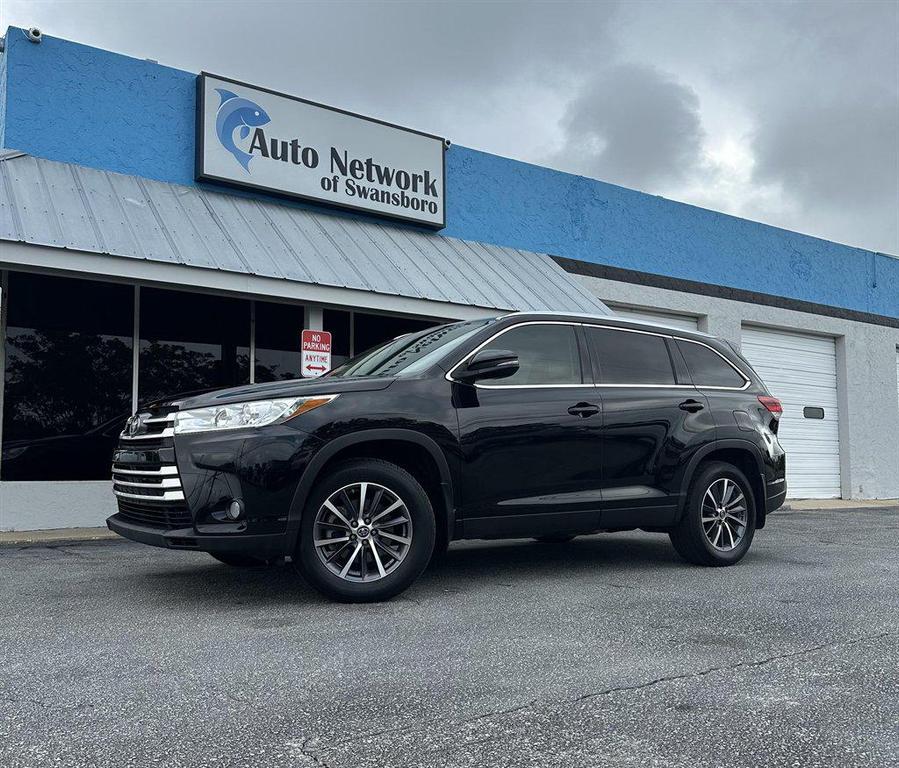 2019 Black Toyota Highlander