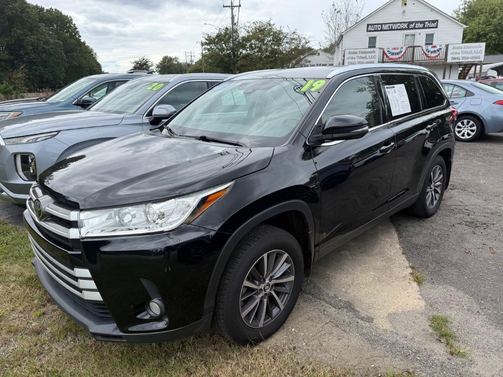2019 Black Toyota Highlander