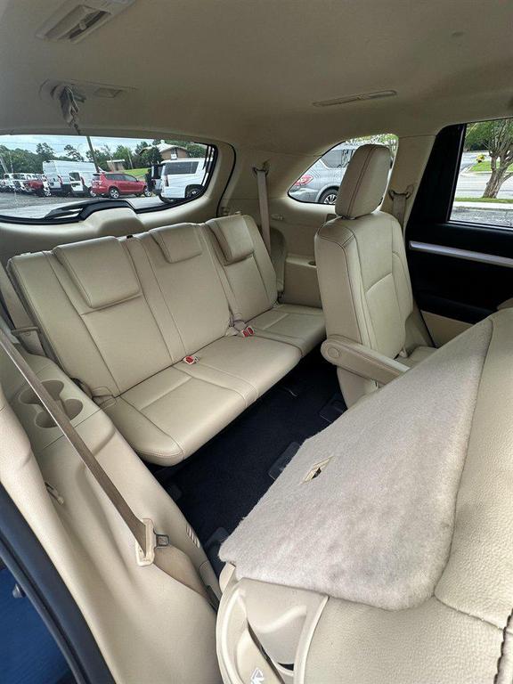 2019 Black Toyota Highlander
