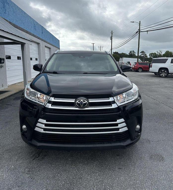 2019 Black Toyota Highlander