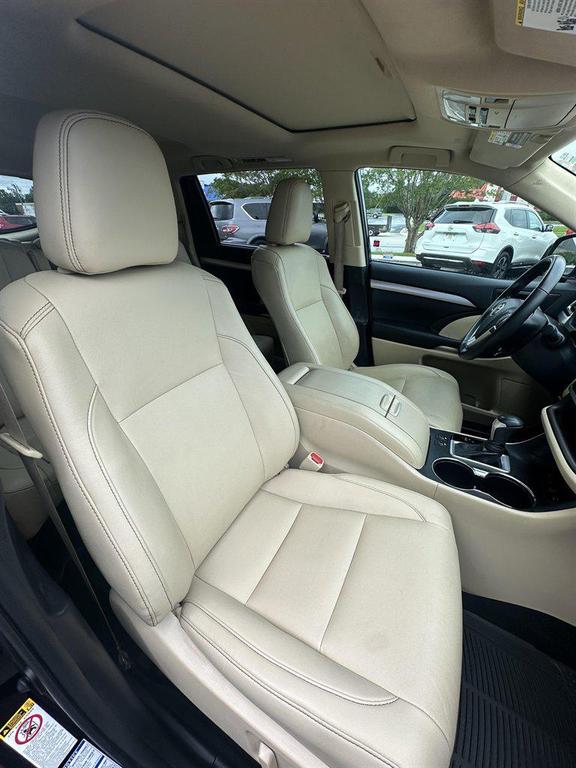 2019 Black Toyota Highlander