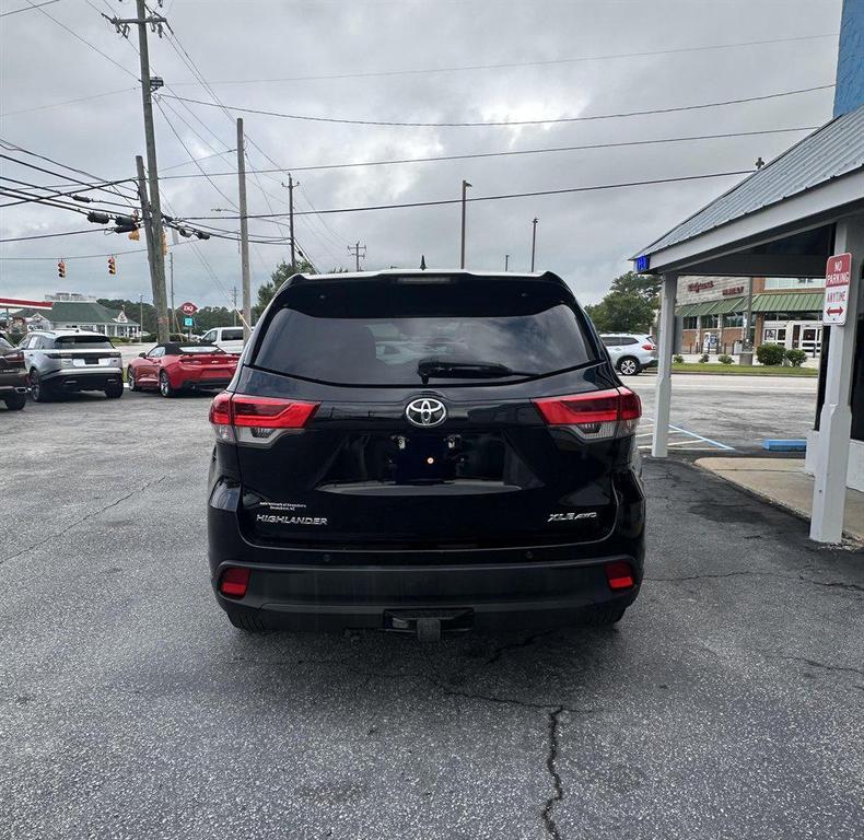 2019 Black Toyota Highlander