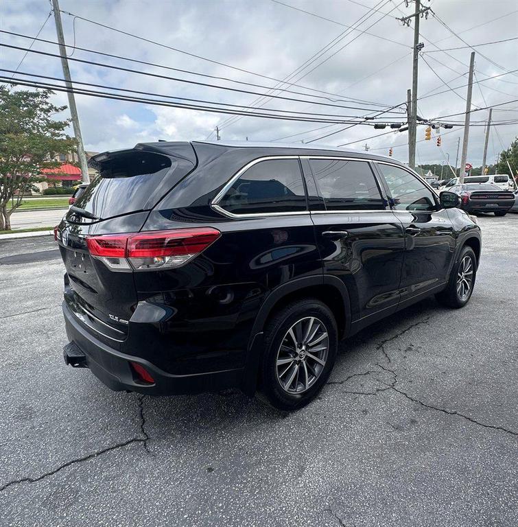 2019 Black Toyota Highlander