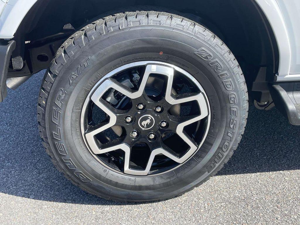 new 2025 Ford Bronco car, priced at $50,277