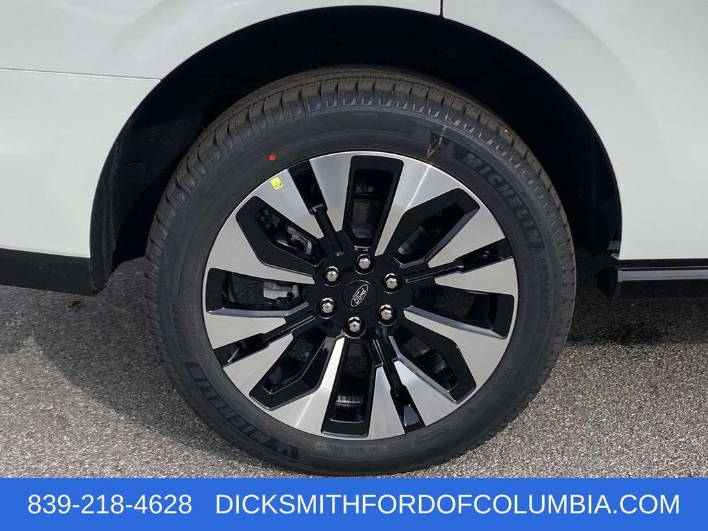 new 2025 Ford Expedition car, priced at $80,995