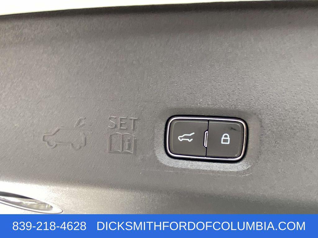 new 2025 Ford Expedition car, priced at $80,995