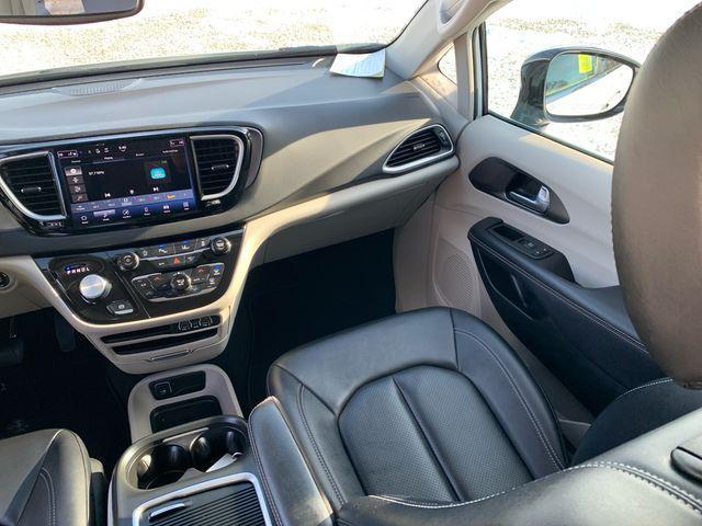 used 2024 Chrysler Pacifica car, priced at $30,977