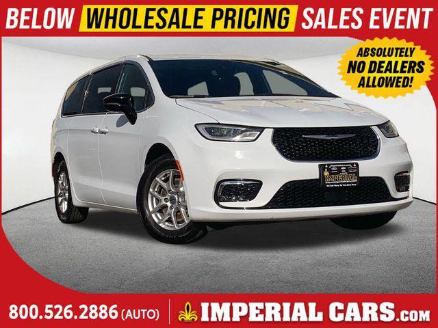 used 2025 Chrysler Pacifica car, priced at $30,977