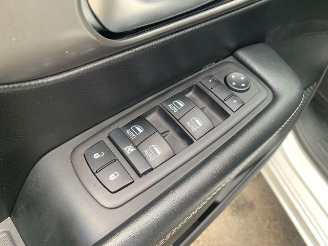 used 2025 Chrysler Pacifica car, priced at $30,977