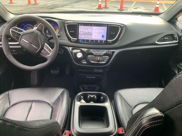 used 2025 Chrysler Pacifica car, priced at $30,977