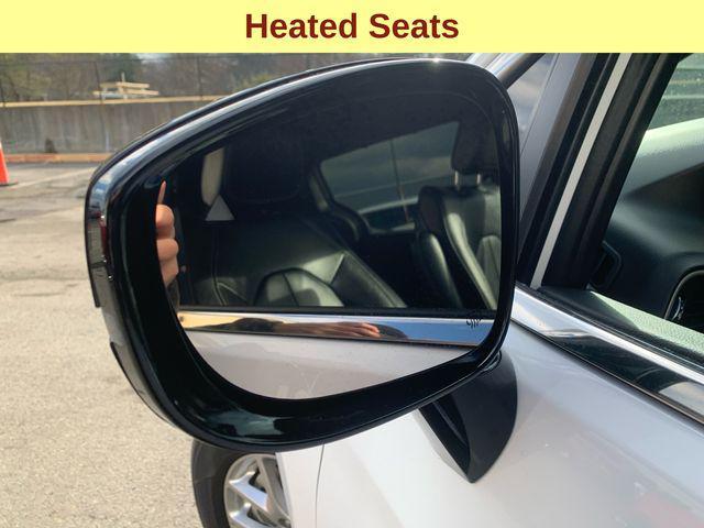 used 2025 Chrysler Pacifica car, priced at $30,977