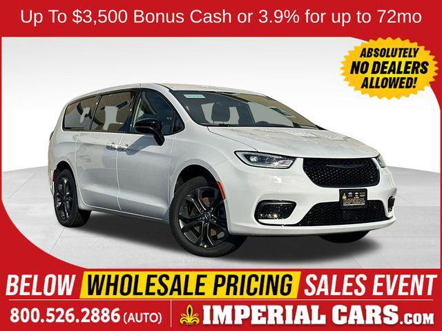 new 2026 Chrysler Pacifica car, priced at $44,238