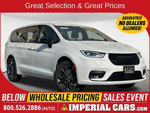 new 2026 Chrysler Pacifica car, priced at $44,238