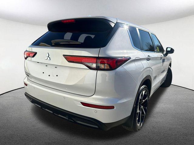 used 2024 Mitsubishi Outlander car, priced at $25,977