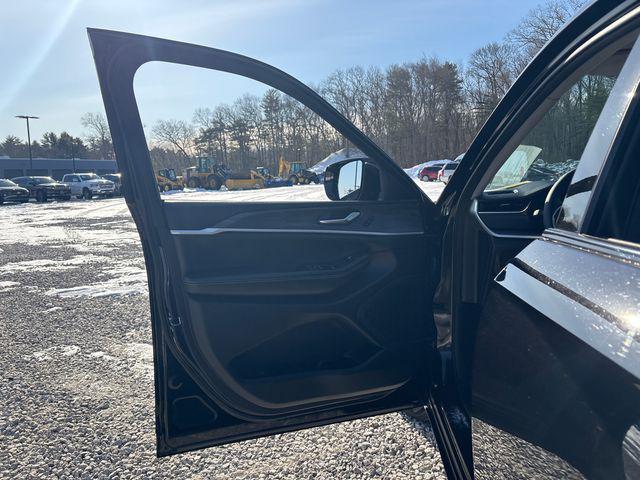 used 2024 Jeep Grand Cherokee car, priced at $34,977