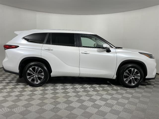 used 2023 Toyota Highlander car, priced at $36,091