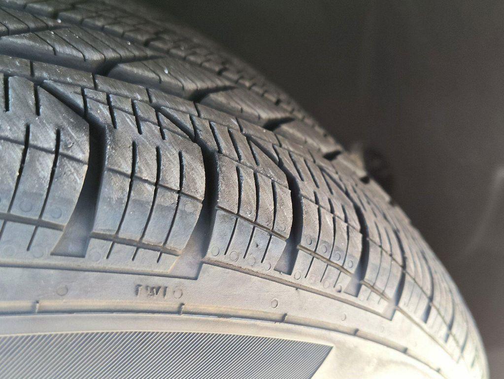 new 2024 Mercedes-Benz GLB 250 car, priced at $53,215