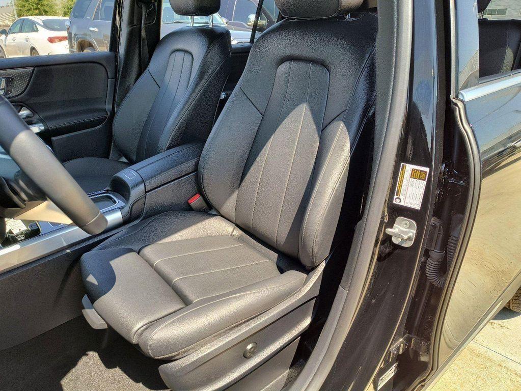 new 2024 Mercedes-Benz GLB 250 car, priced at $53,215