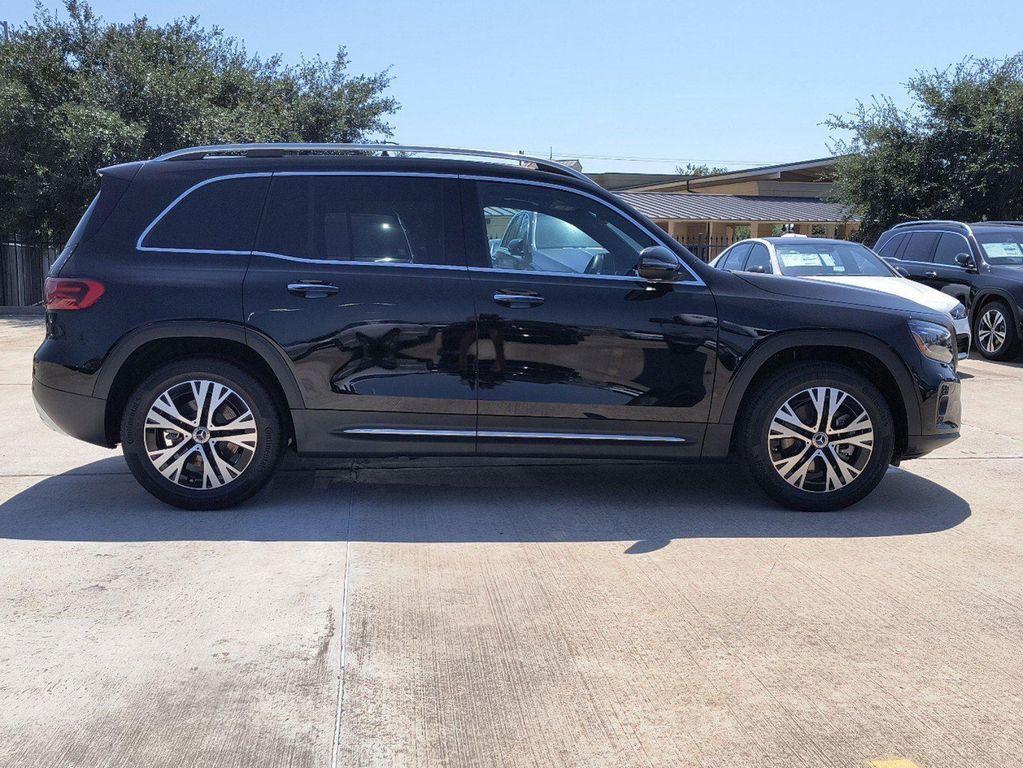 new 2024 Mercedes-Benz GLB 250 car, priced at $53,215