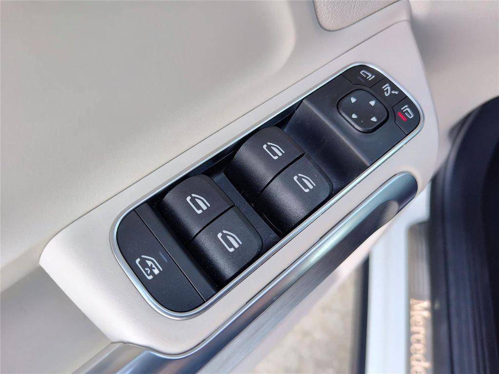 new 2025 Mercedes-Benz GLB 250 car, priced at $50,665