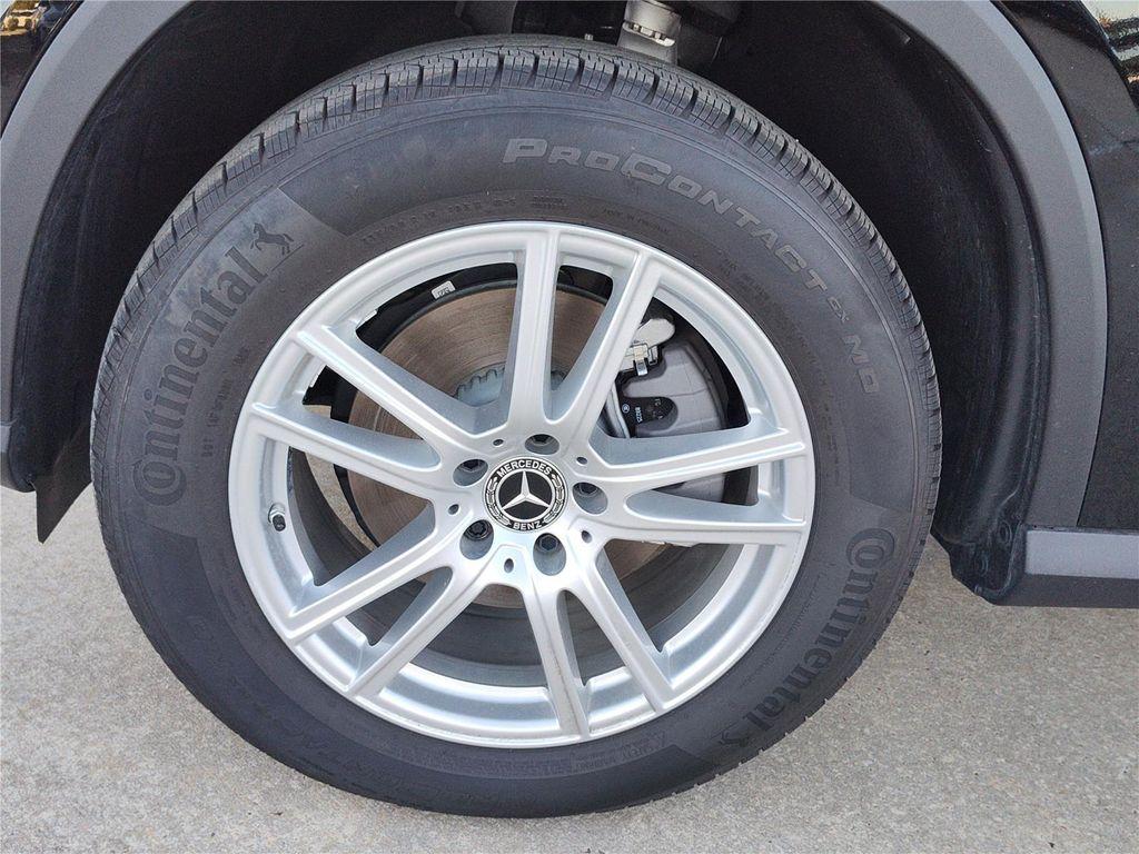 new 2025 Mercedes-Benz GLC 300 car, priced at $56,585