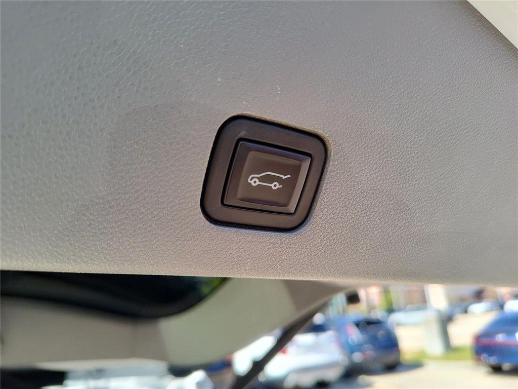 used 2023 Cadillac XT6 car, priced at $37,970