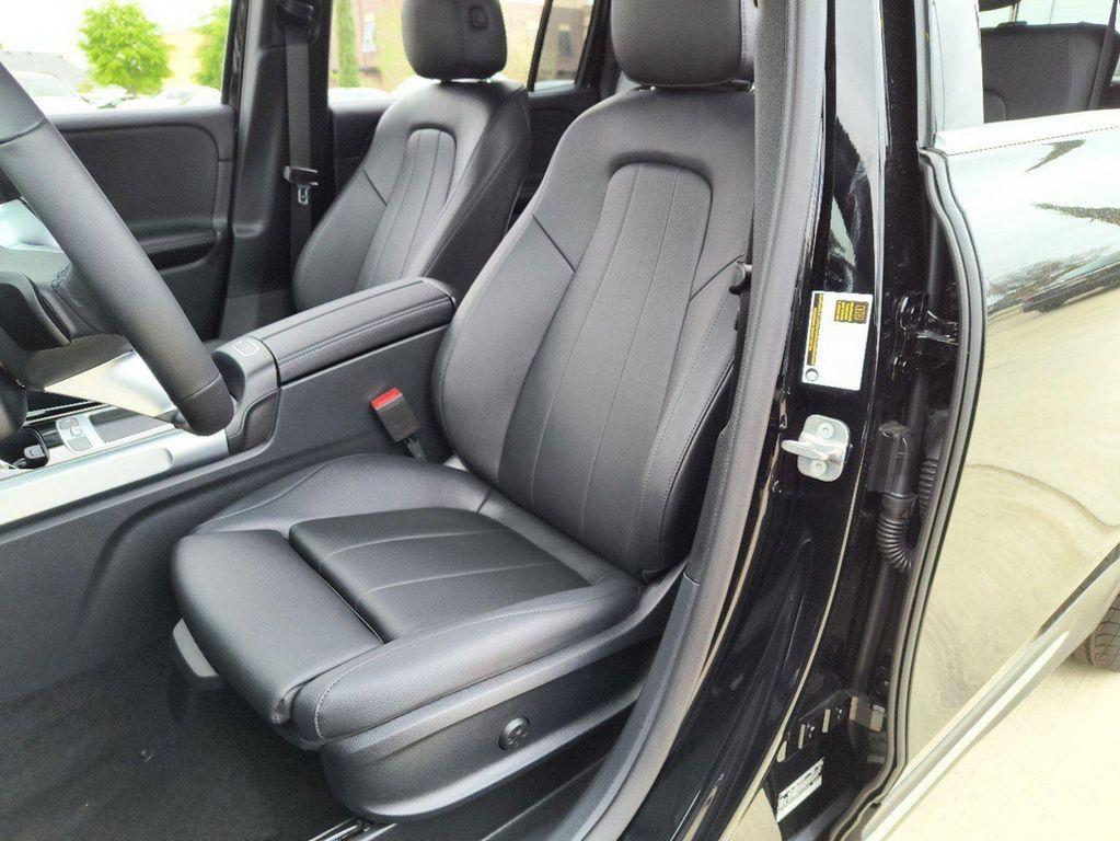 new 2024 Mercedes-Benz GLB 250 car, priced at $45,800