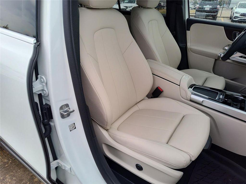 new 2025 Mercedes-Benz GLB 250 car, priced at $49,580