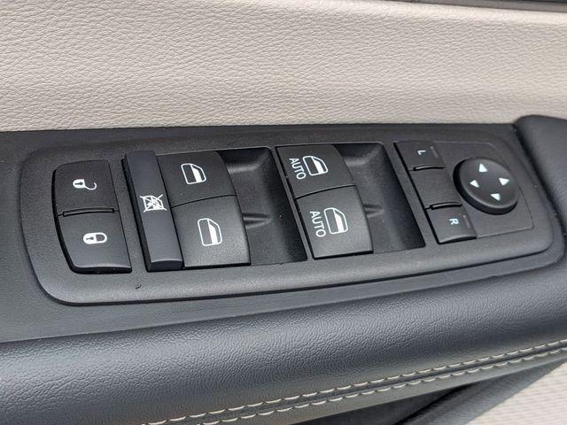 used 2024 Chrysler Pacifica car, priced at $27,304