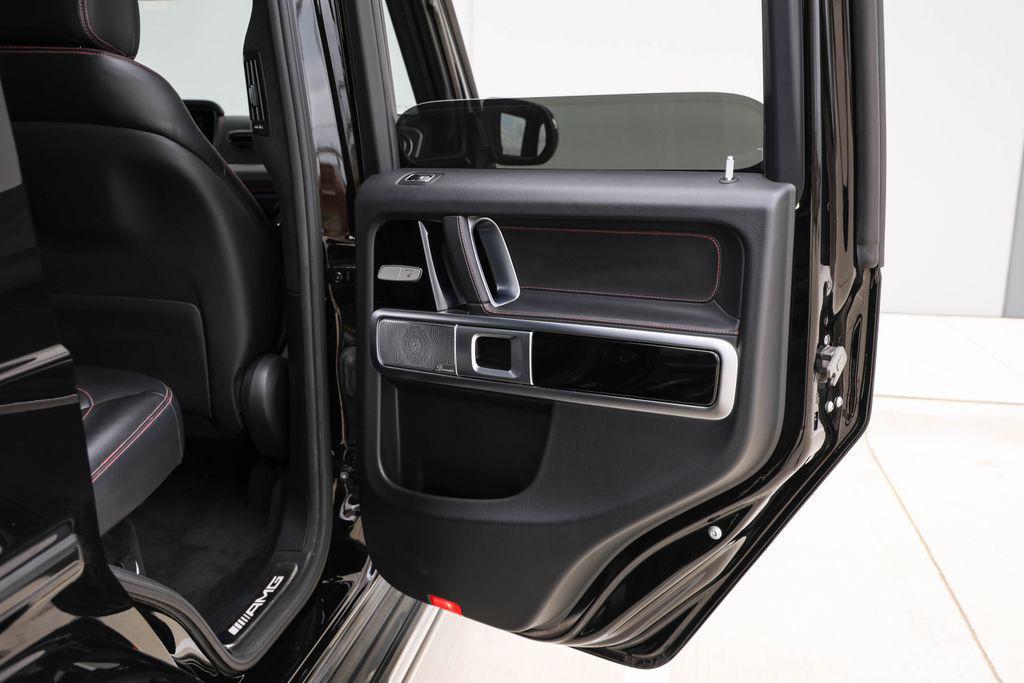 Mercedes-Benz G-Class view 28