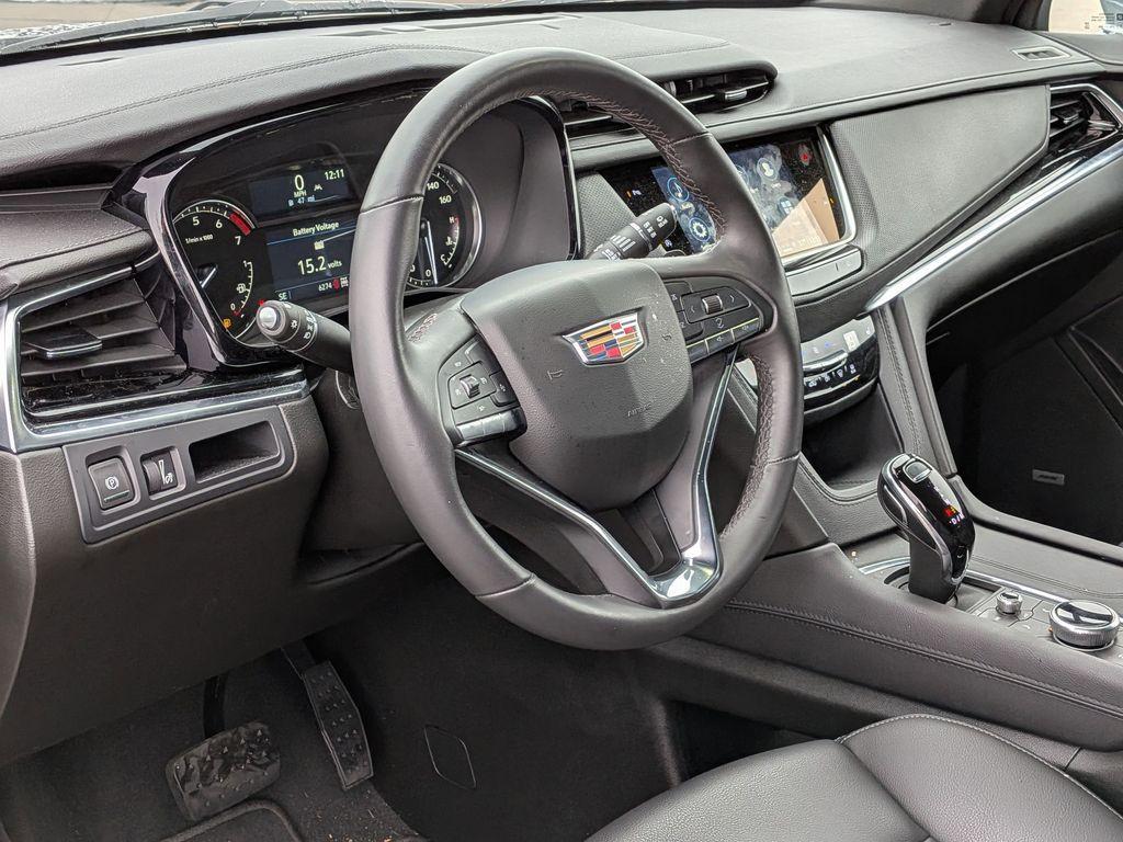 used 2025 Cadillac XT6 car, priced at $44,495