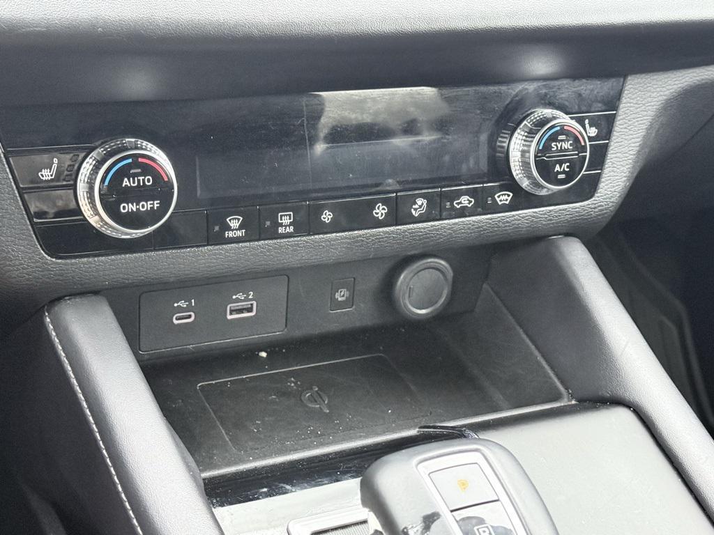 used 2024 Mitsubishi Outlander car, priced at $23,828