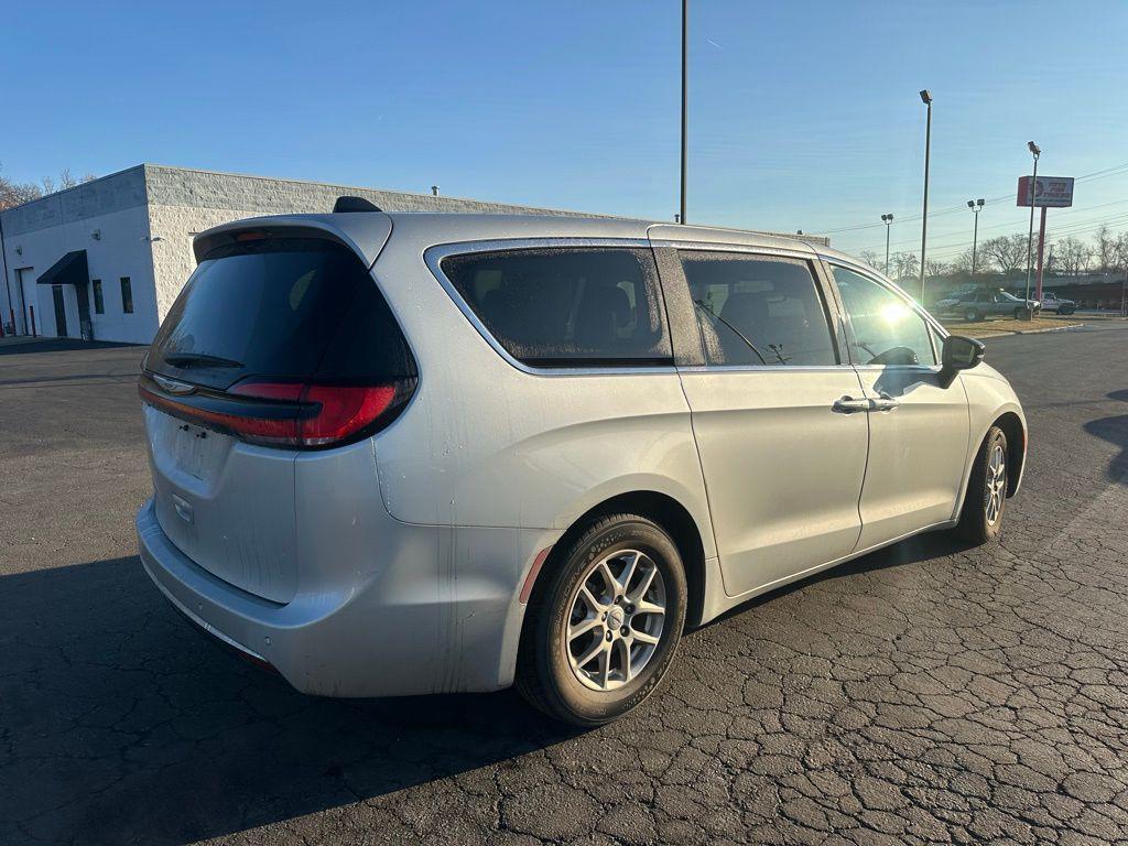 used 2024 Chrysler Pacifica car, priced at $25,324