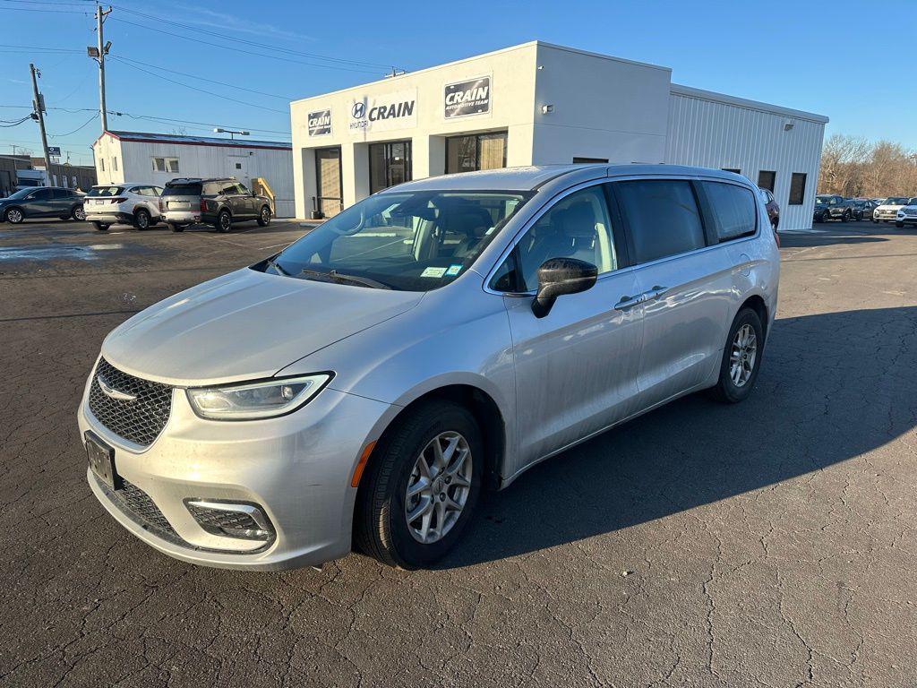 used 2024 Chrysler Pacifica car, priced at $25,324