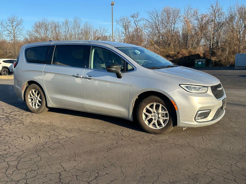 used 2024 Chrysler Pacifica car, priced at $25,324