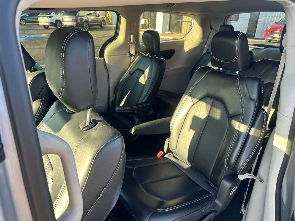 used 2024 Chrysler Pacifica car, priced at $25,324