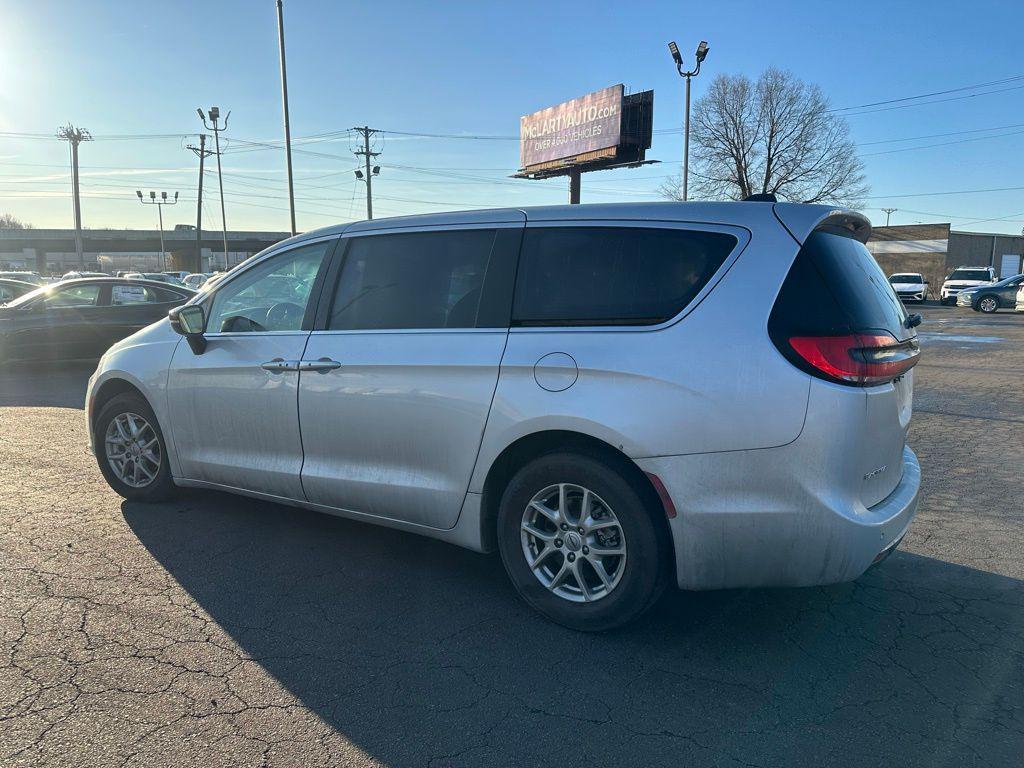 used 2024 Chrysler Pacifica car, priced at $25,324