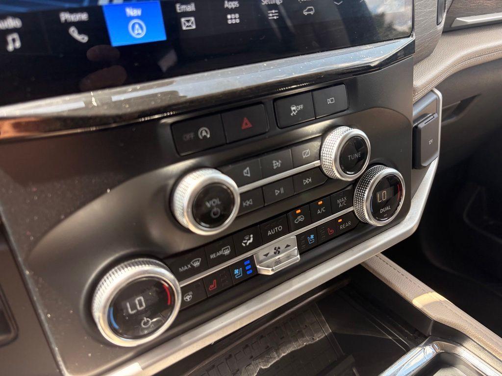 used 2024 Ford Expedition car, priced at $45,629