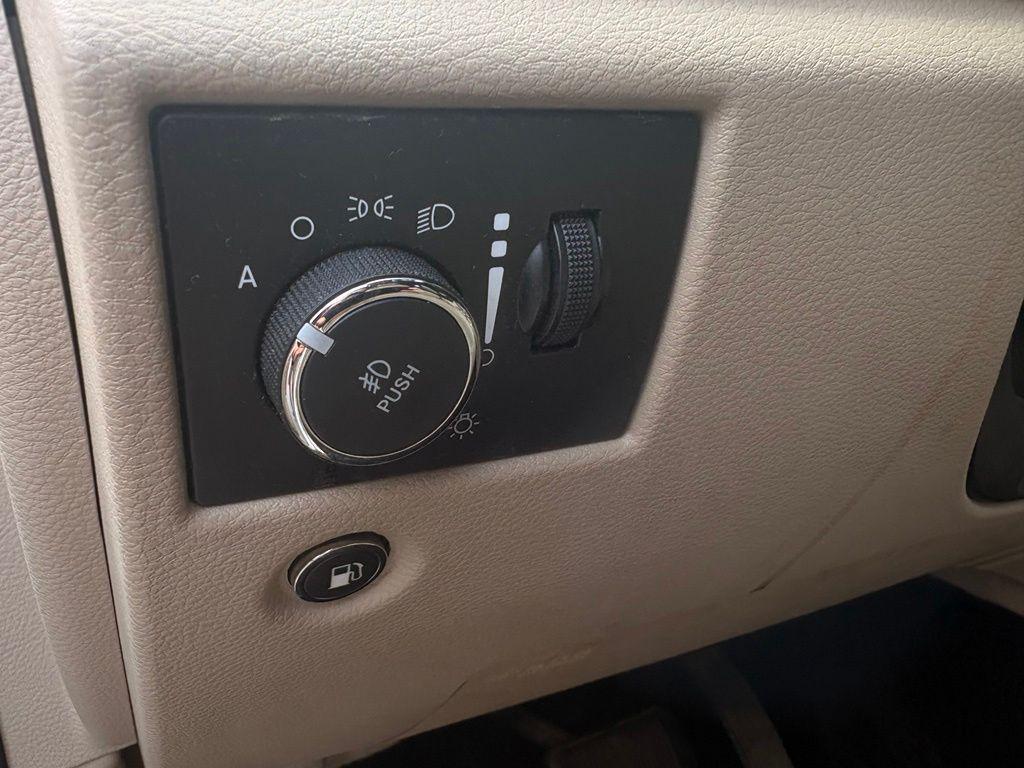 used 2017 Jeep Grand Cherokee car, priced at $13,129