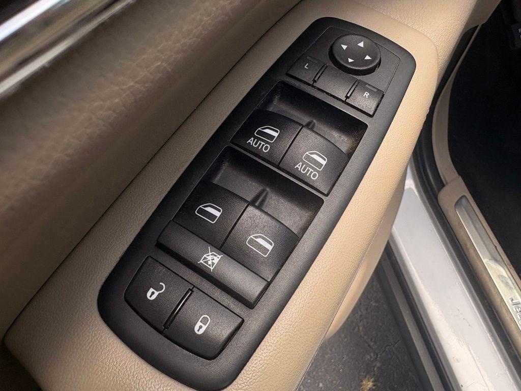 used 2017 Jeep Grand Cherokee car, priced at $13,129