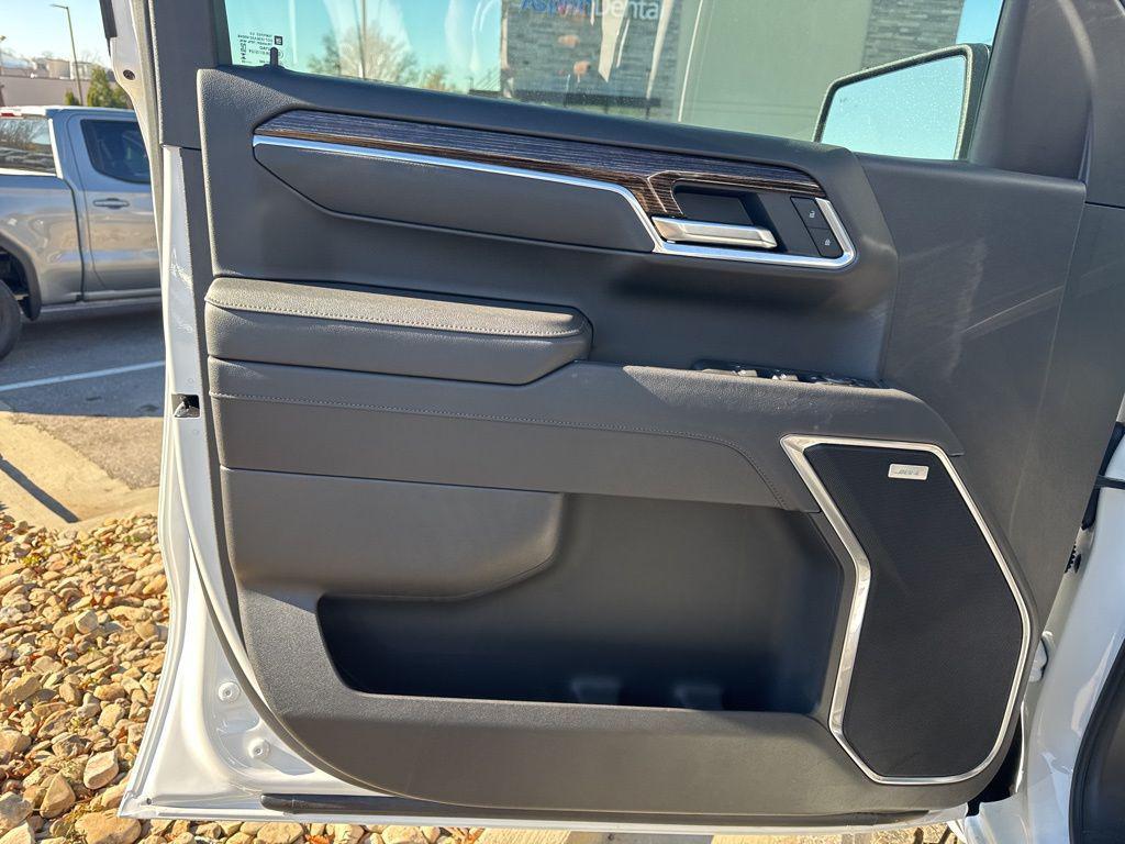 new 2025 GMC Sierra 1500 car, priced at $58,180