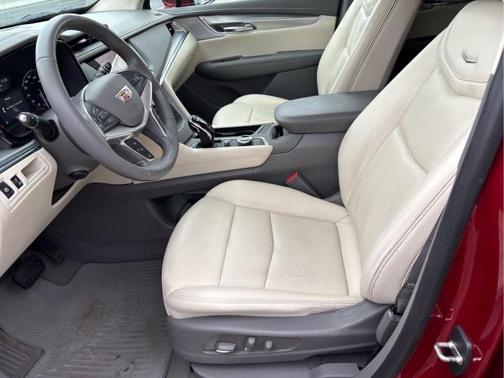 used 2021 Cadillac XT5 car, priced at $28,337