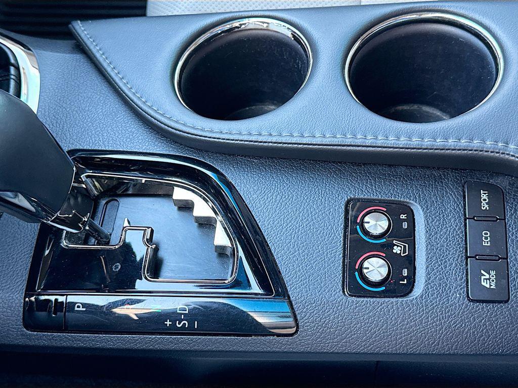 used 2018 Toyota Avalon Hybrid car, priced at $21,400